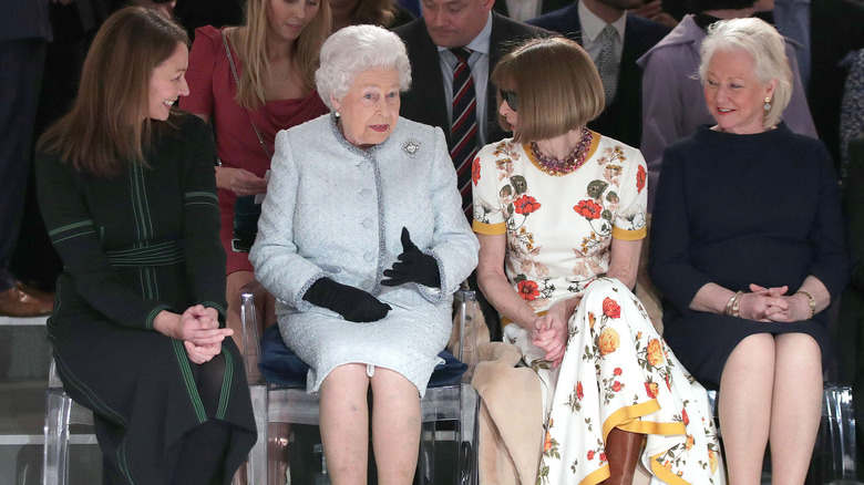 Queen Elizabeth, Anna Wintour, & Angela Kelly at fashion show