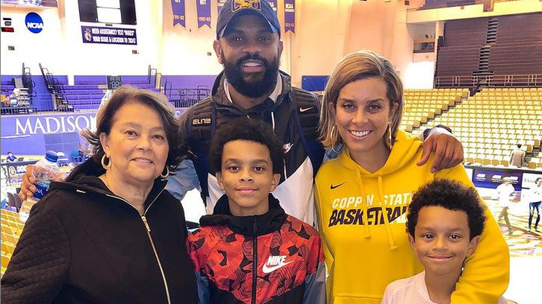 Robyn and Juan Dixon with their family