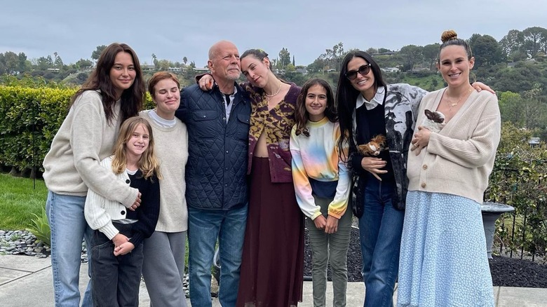 (L-R) Emma Heming Willis, Tallulah Willis, Bruce Willis, Scout Willis, Demi Moore, and Rumer Willis posing for a photo