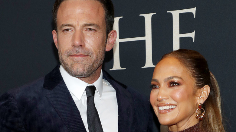  Jennifer Lopez and Ben Affleck smiling on the red carpet together