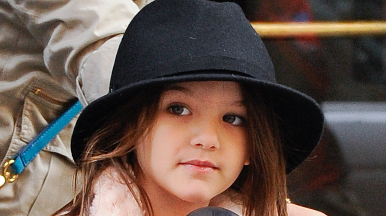 Suri Cruise in hat