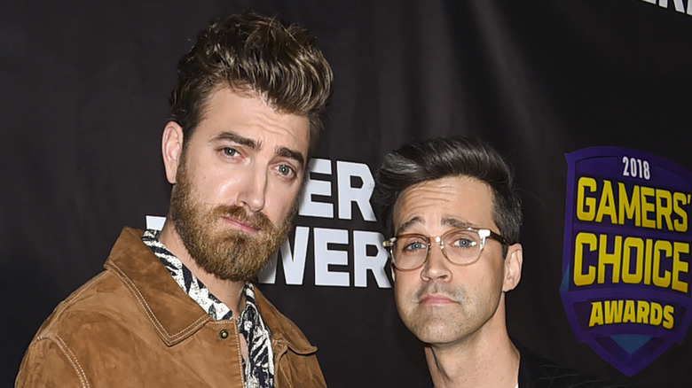 Rhett McLaughlin and Link Neal posing at Gamer's Choice 