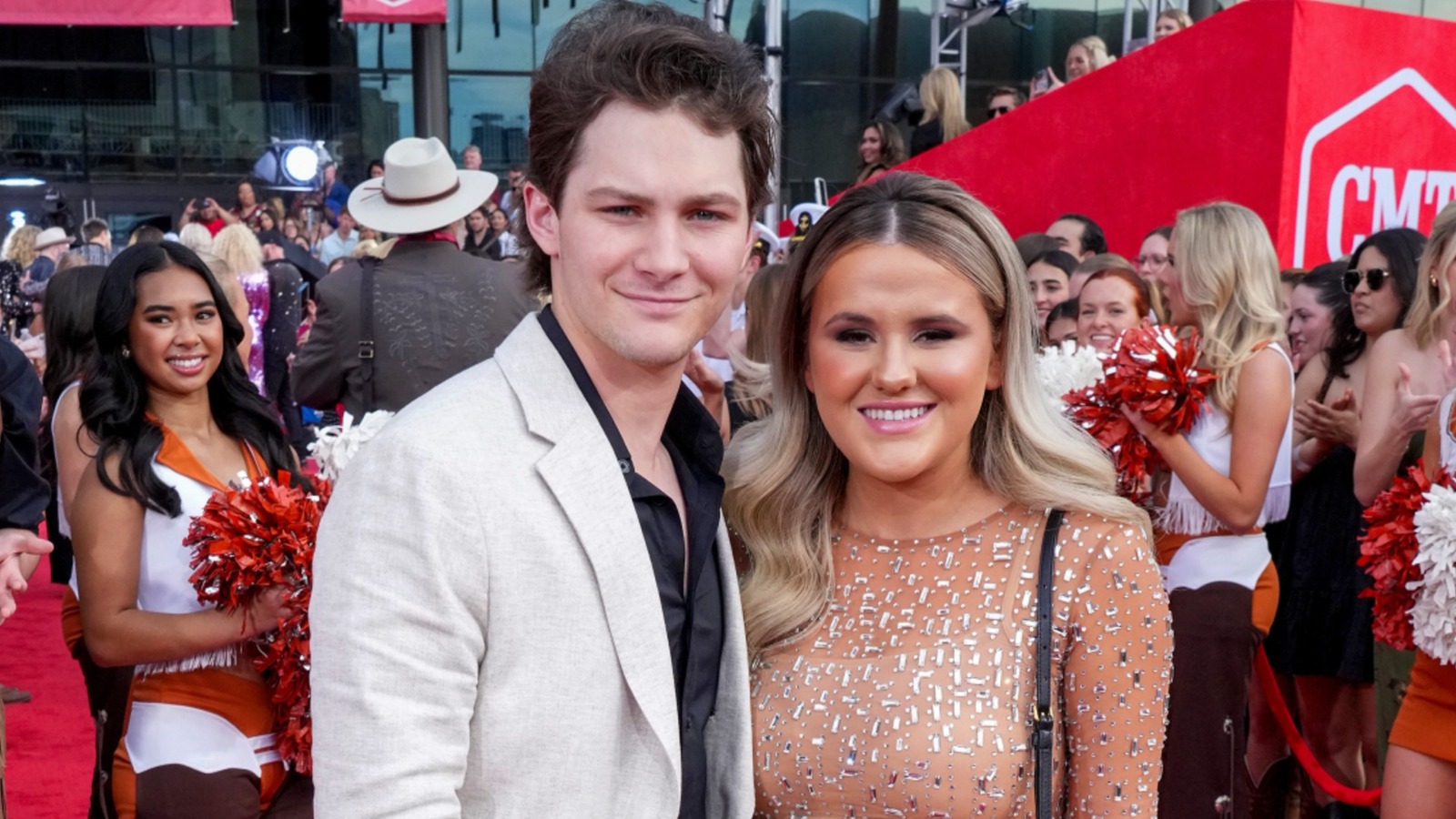 <a href="https://www.thelist.com/1719409/inside-young-sheldon-star-montana-jordan-relationship-jenna-weeks/" target="_blank">Inside Young Sheldon Star Montana Jordan’s Relationship With Girlfriend Jenna Weeks</a>