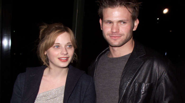 Zooey Deschanel and Matthew Davis talking
