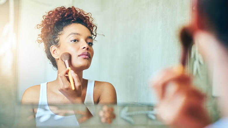 Woman applying bronzer