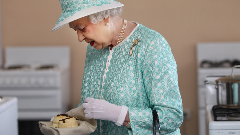 Queen Elizabeth holding scones 