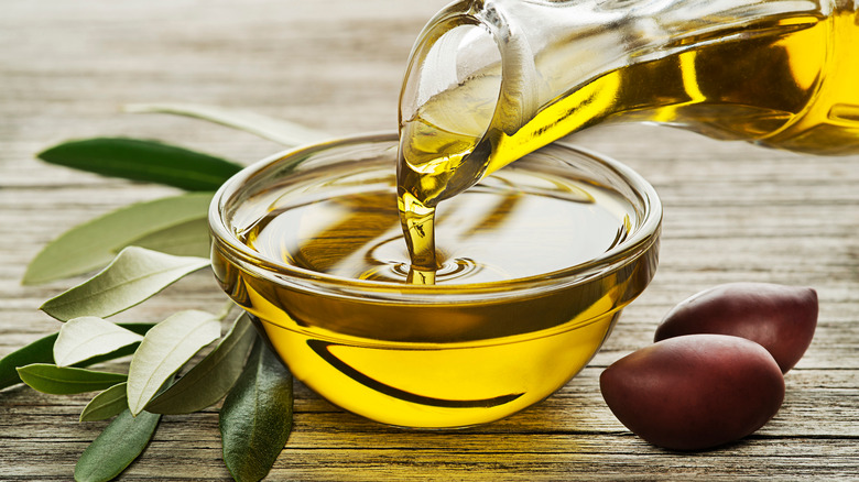 Is Olive Oil Actually Good for Your Hair – StyleCaster