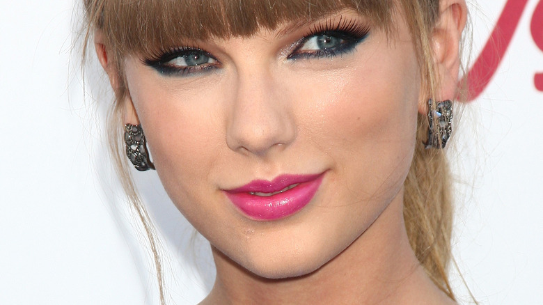 Taylor Swift on red carpet 