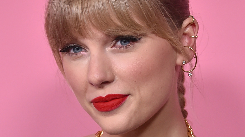 Taylor Swift, braid, red lipstick
