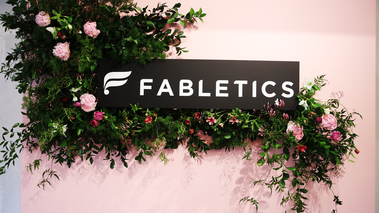 fabletics store sign