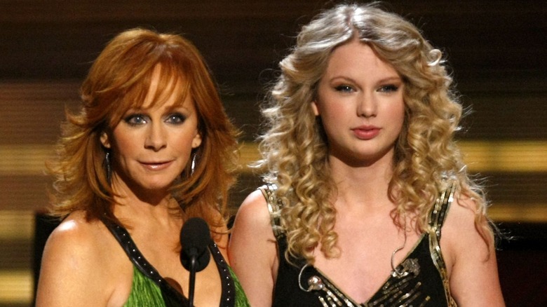 Reba and Taylor Swift together on stage