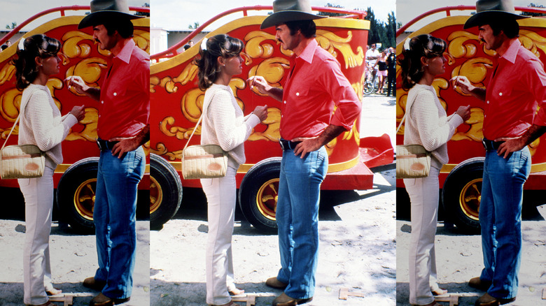 Burt Reynolds and Sally Field talking in Smokey and the Bandit