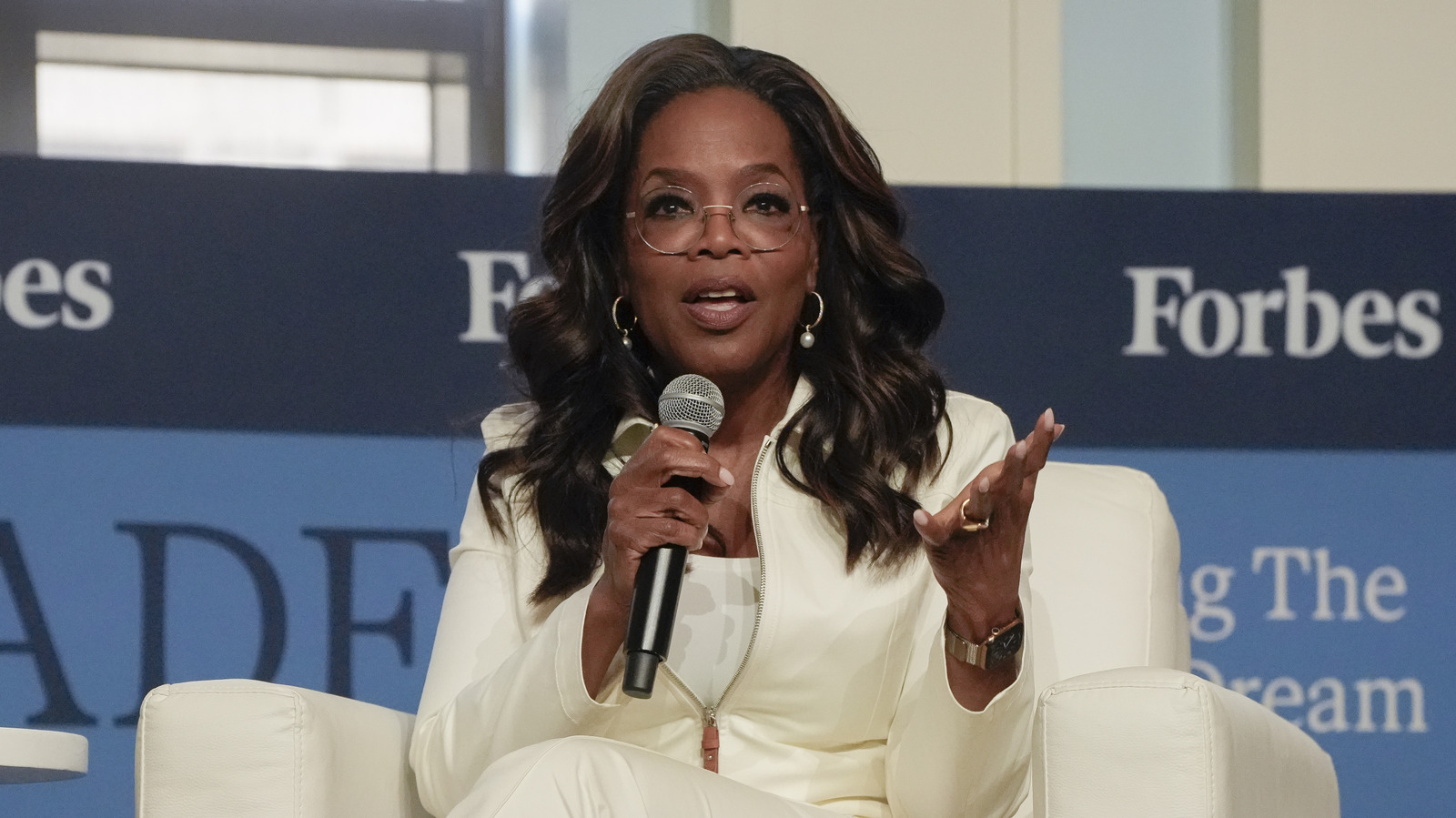 <a href="https://www.thelist.com/2225265/oprah-winfrey-addressed-viral-moment-from-harry-and-meghan-interview/" target="_blank">‘It Was All For Clarification’: What Oprah Has Said About Her Viral Harry & Meghan Interview Moment</a>
