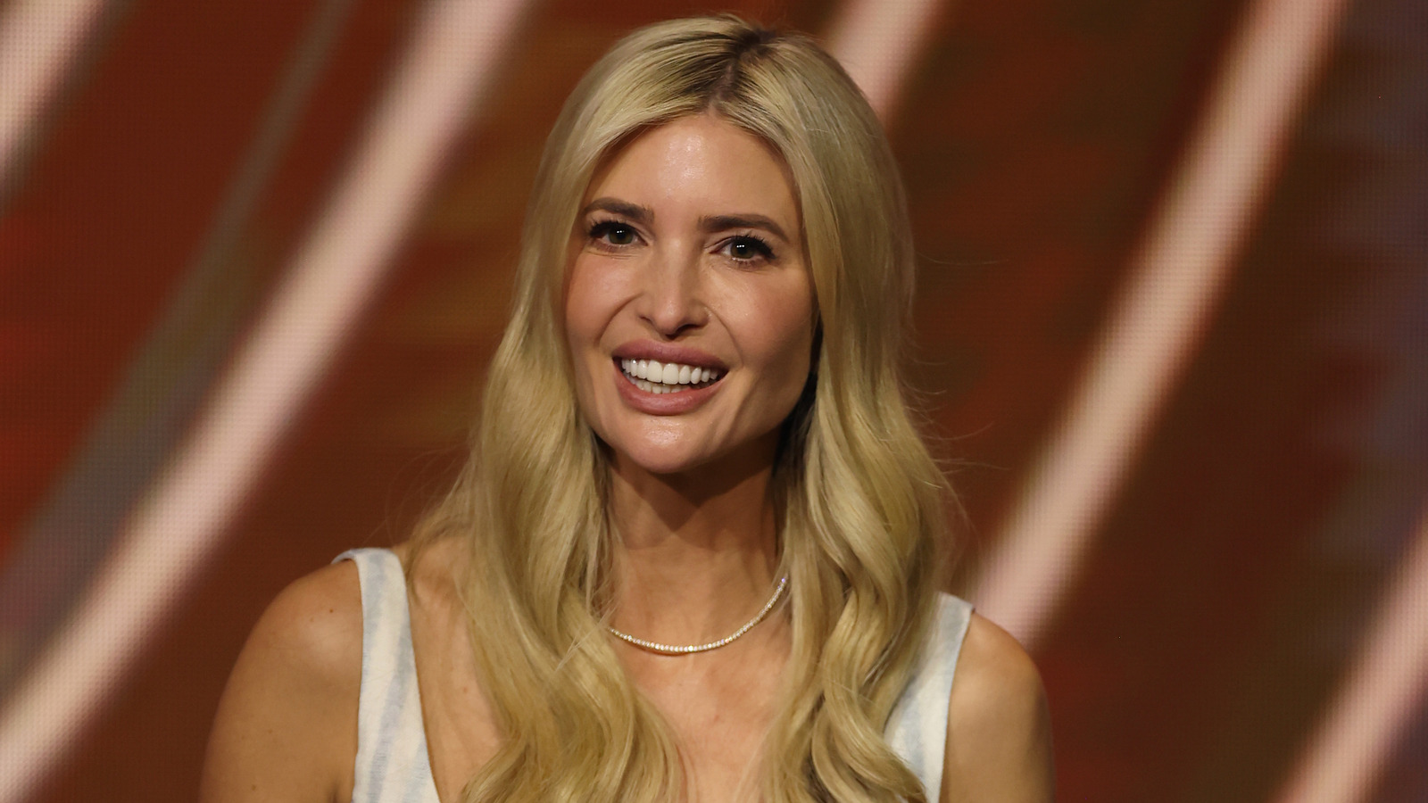 <a href="https://www.thelist.com/1788358/ivanka-trump-unrecognizable-before-rumored-plastic-surgery/" target="_blank">Ivanka Trump Is Practically Unrecognizable In Pics Taken Before Rumored Plastic Surgery</a>