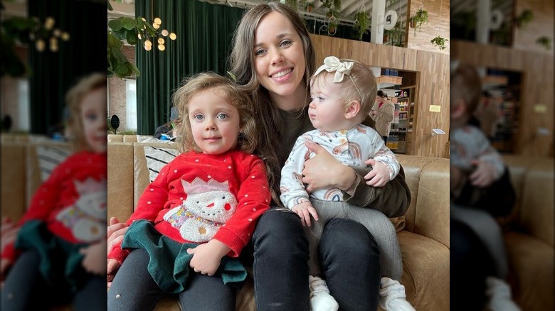 Jessa Duggar holding Ivy and Fern