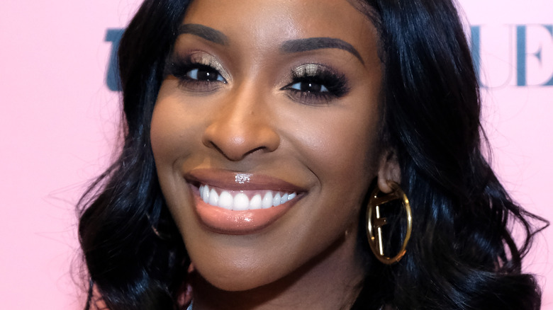 Jackie Aina in flawless makeup 