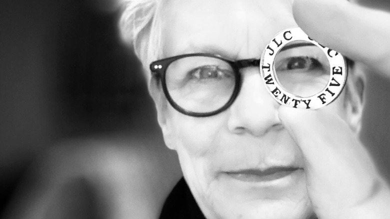 Jamie Lee Curtis holds up her 25 year recovery chip.