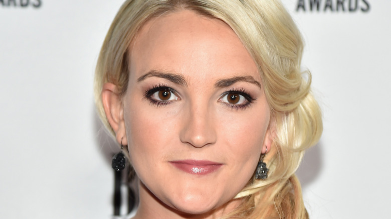 Jamie Lynn Spears poses at an event. 