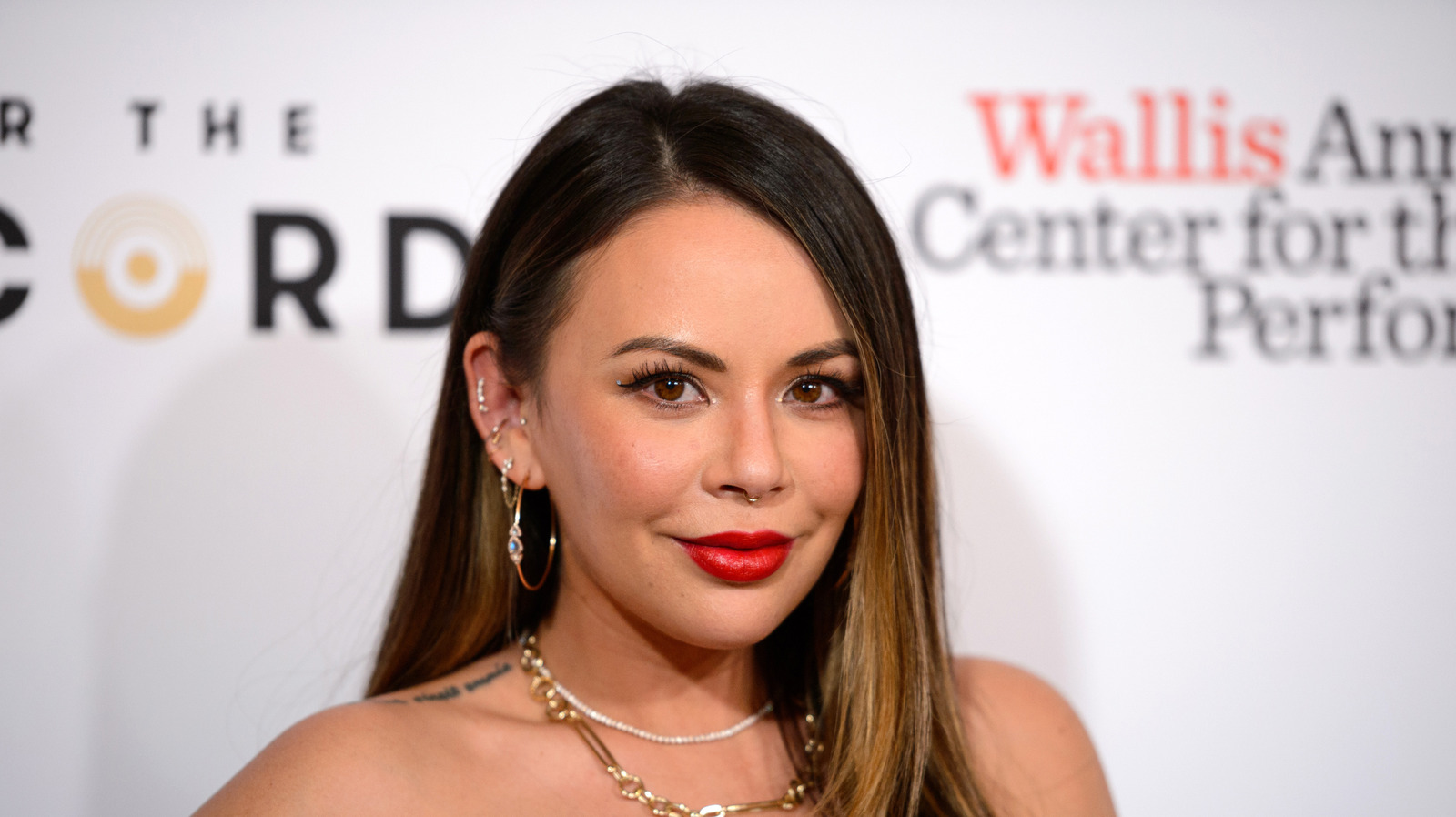 <a href="https://www.thelist.com/2196712/janel-parrish-transformation-from-pretty-little-liars-to-hallmark-leading-lady/" target="_blank">The Stunning Career Transformation Of Janel Parrish, From Pretty Little Liars To Hallmark Leading Lady</a>