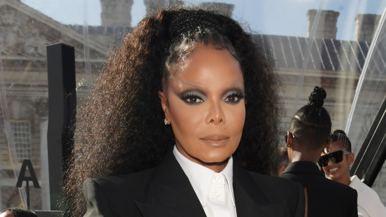 Janet Jackson posing at an event