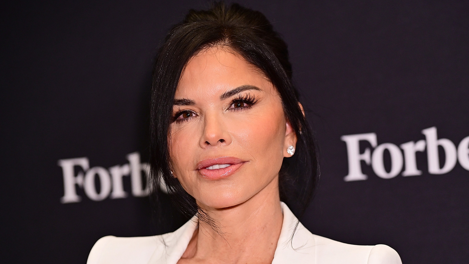 <a href="https://www.thelist.com/1933612/lauren-sanchez-face-before-plastic-surgery-jaw-dropping/" target="_blank">Jaw-Dropping Lauren Sánchez Bezos Pics That Make Us Miss Her Pre-Plastic Surgery Face</a>