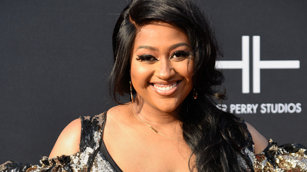 Jazmine Sullivan on red carpet 