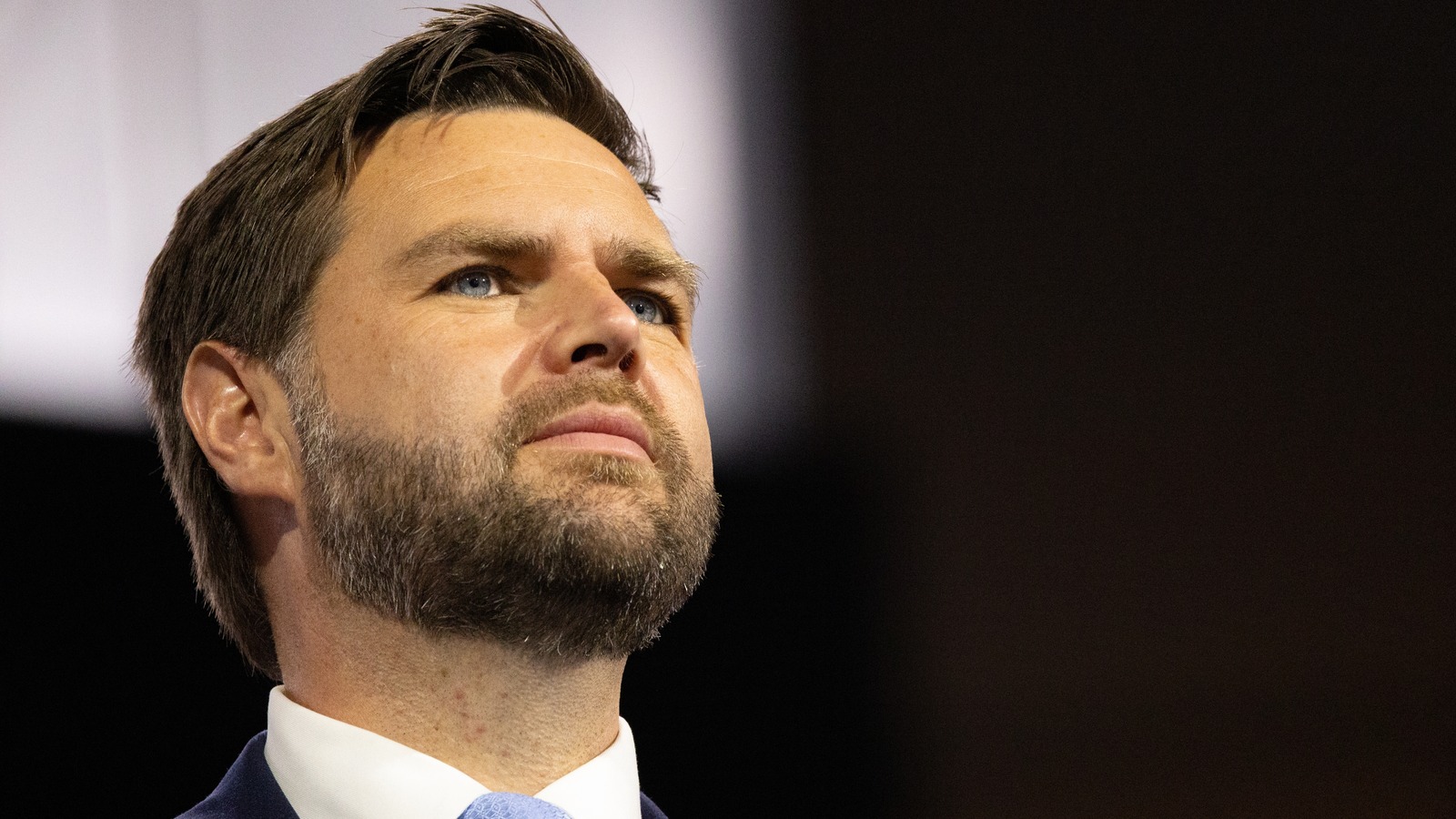 On A Leash Scan 25 Vf JD Vance Has Critics Barking Over Weird Dog Leash Holding, But Is It