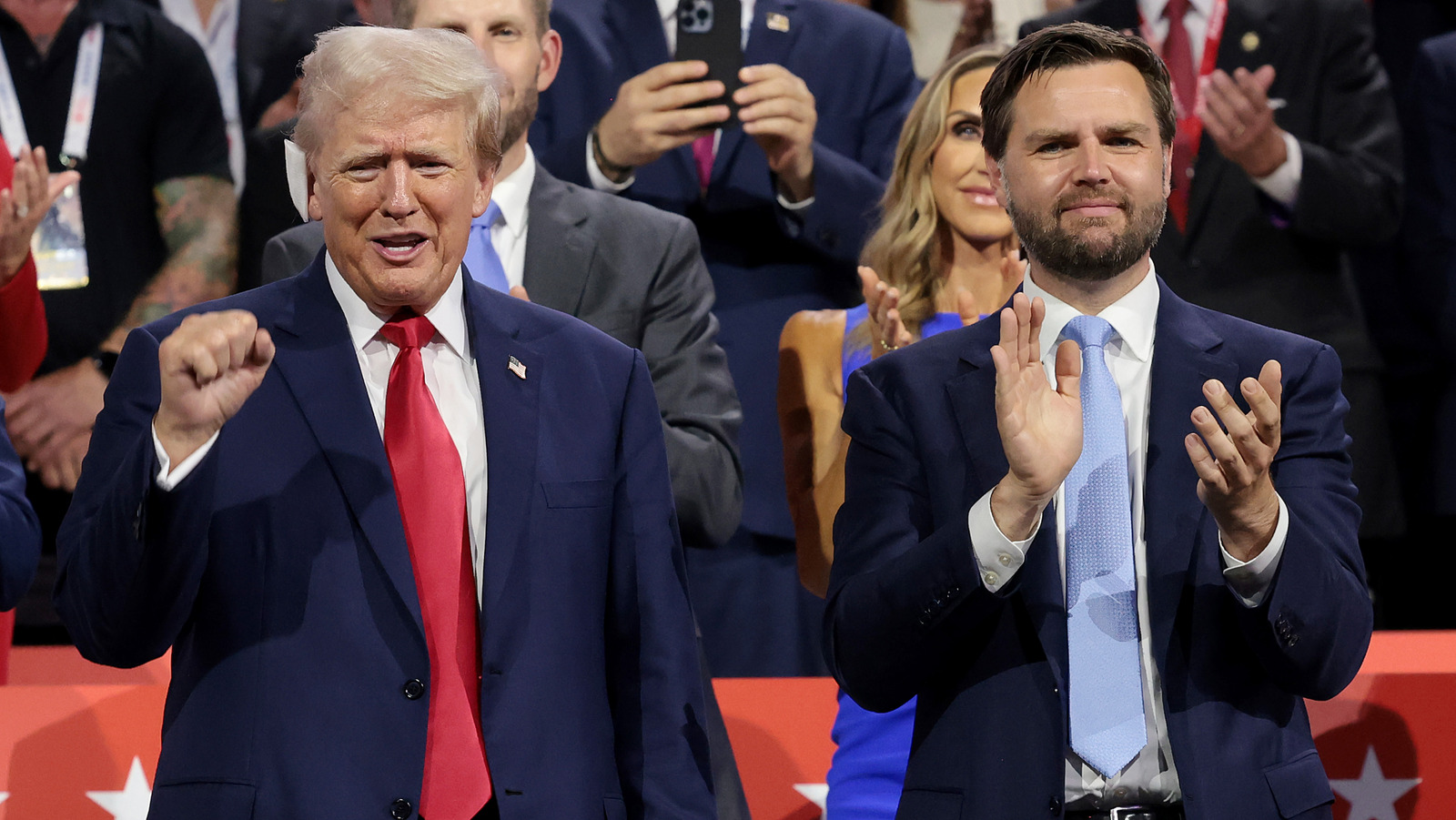 JD・ヴァンス氏の就任式当日のジョークはトランプ氏の側にいたくないことをほのめかした