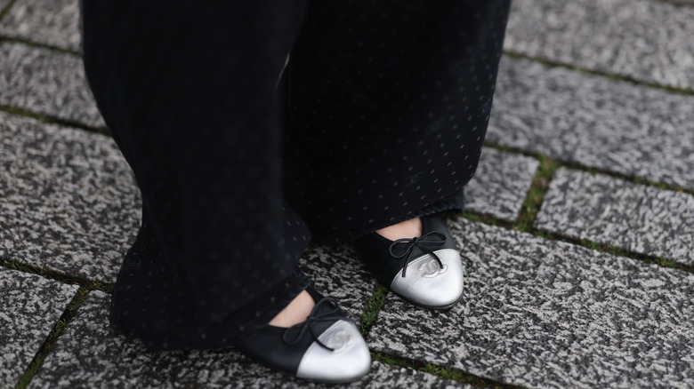 Jeans And Flats Are The Classic Combo All The Most Polished Celebs Are ...