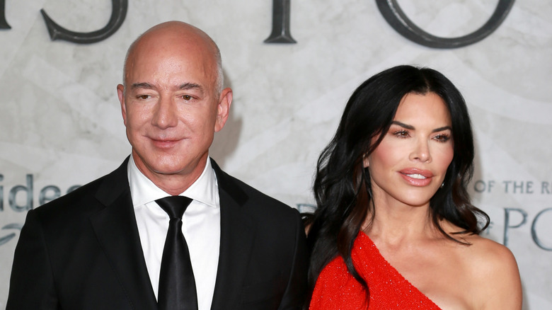 Jeff Bezos and Lauren Sánchez Bezos smiling