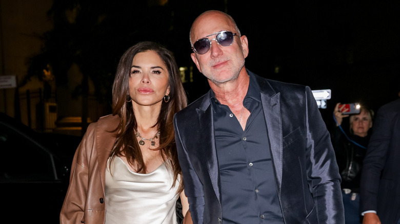 Jeff Bezos and Lauren Sánchez Bezos posing for photos together