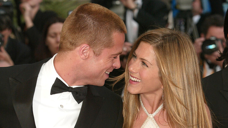 Brad Pitt looking at Jennifer Aniston