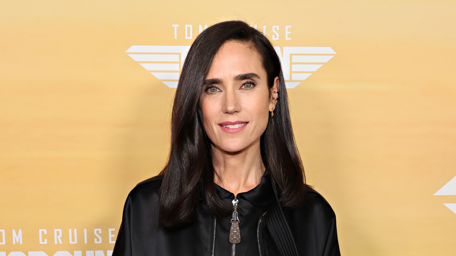 <a href="https://www.thelist.com/2257670/jennifer-connelly-looks-different-without-her-signature-dark-hair/" target="_blank">Jennifer Connelly Looks Different Without Her Signature Dark Hair</a>