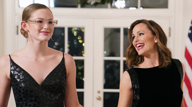 Jennifer Garner smiling at Violet Affleck