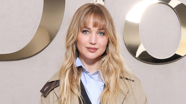 Jennifer Lawrence posing