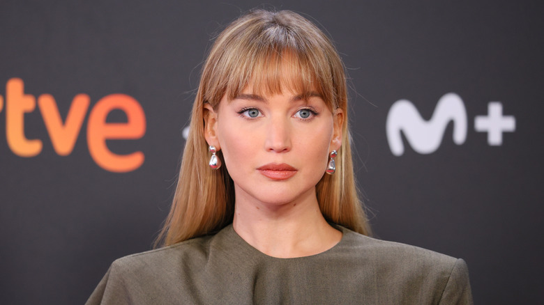 Jennifer Lawrence posing