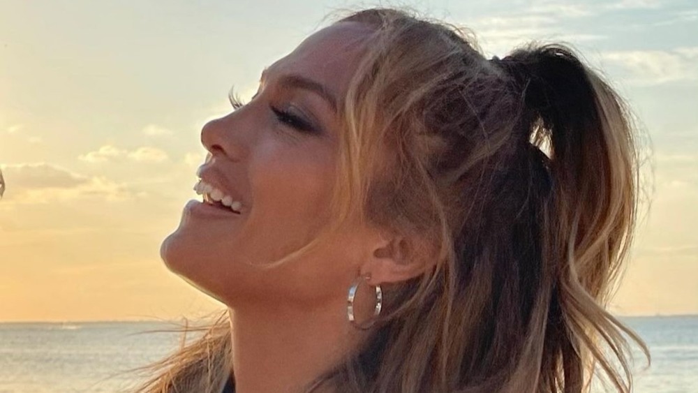 Jennifer Lopez on beach