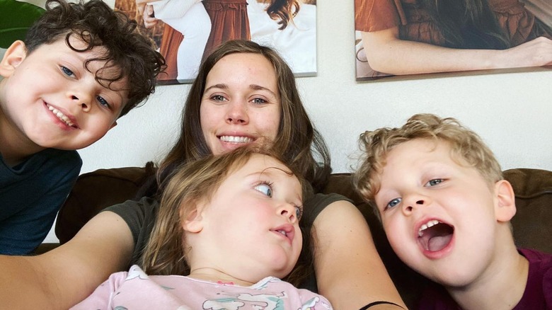 Jessa Duggar Seewald selfie with kids