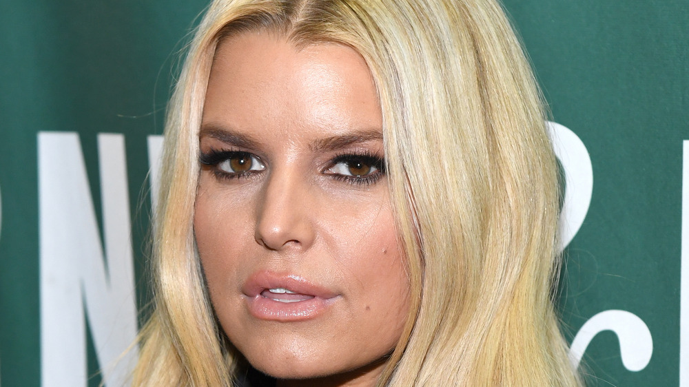 Jessica Simpson wears her hair down 