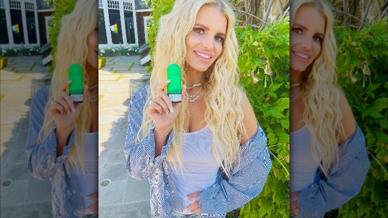 Jessica Simpson promotes Flonase on Instagram