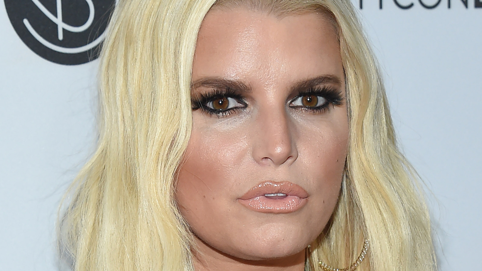 Jessica Simpson S Behavior During A Sponsored Ad Has Fans Concerned