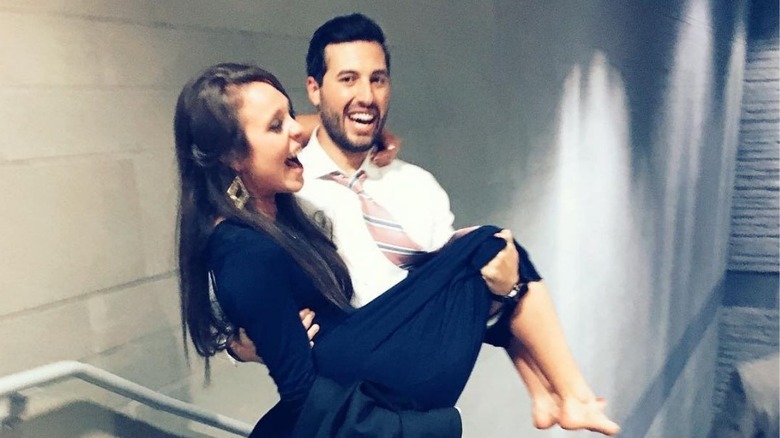 Jeremy Vuolo holding Jinger Duggar