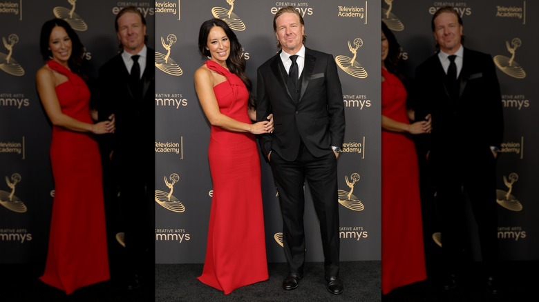Joanna and Chip Gaines posing