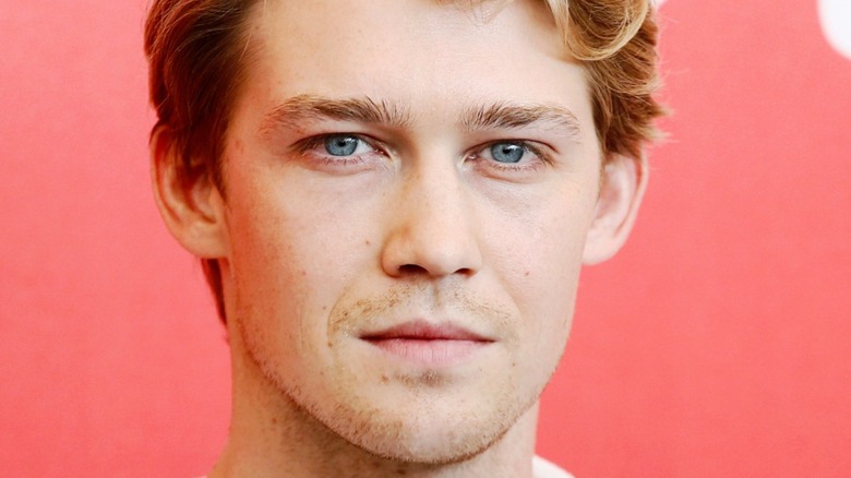 Joe Alwyn posing on the red carpet