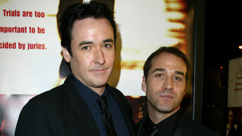 John Cusack and Jeremy Piven posing together in 2003.