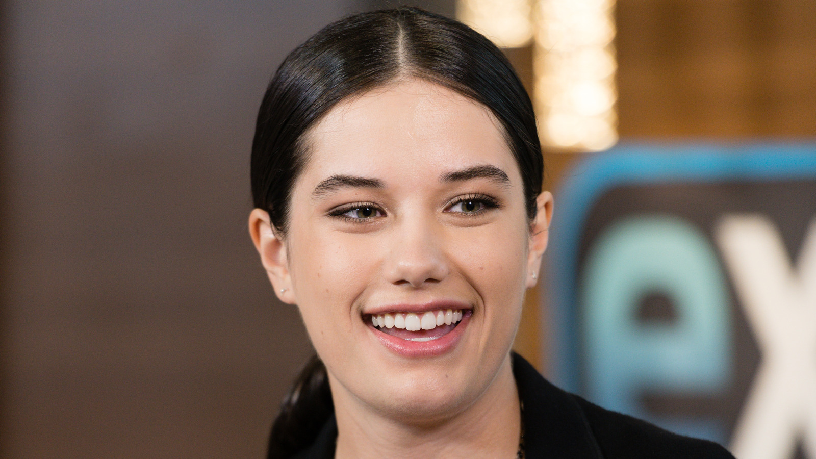 John travolta s daughter grew up to be stunning