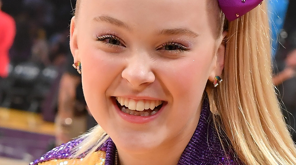 Jojo Siwa at Lakers game