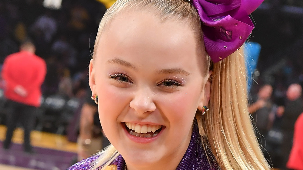 JoJo Siwa smiling at Lakers game