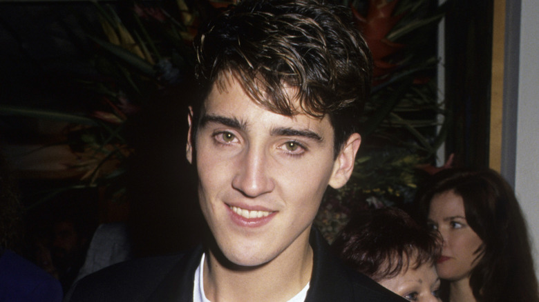 Jonathan Knight posing for a photo