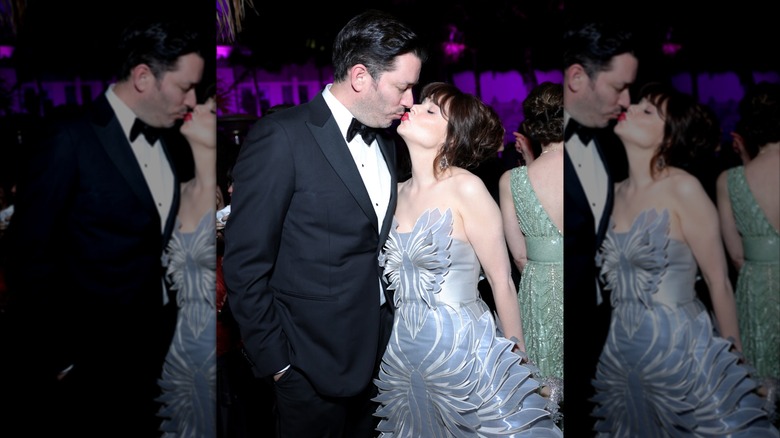 Jonathan Scott and Zooey Deschanel kissing